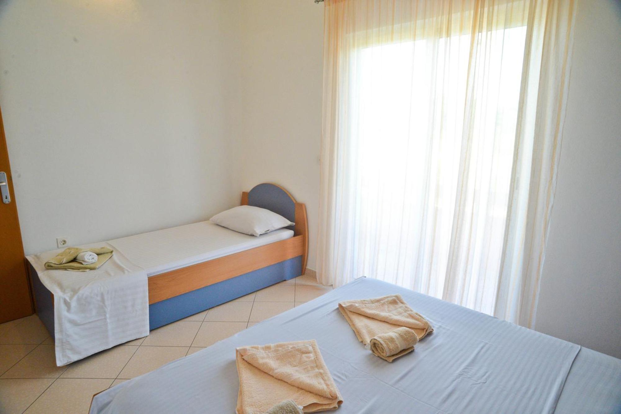 Apartments Lonic Kukljica Room photo