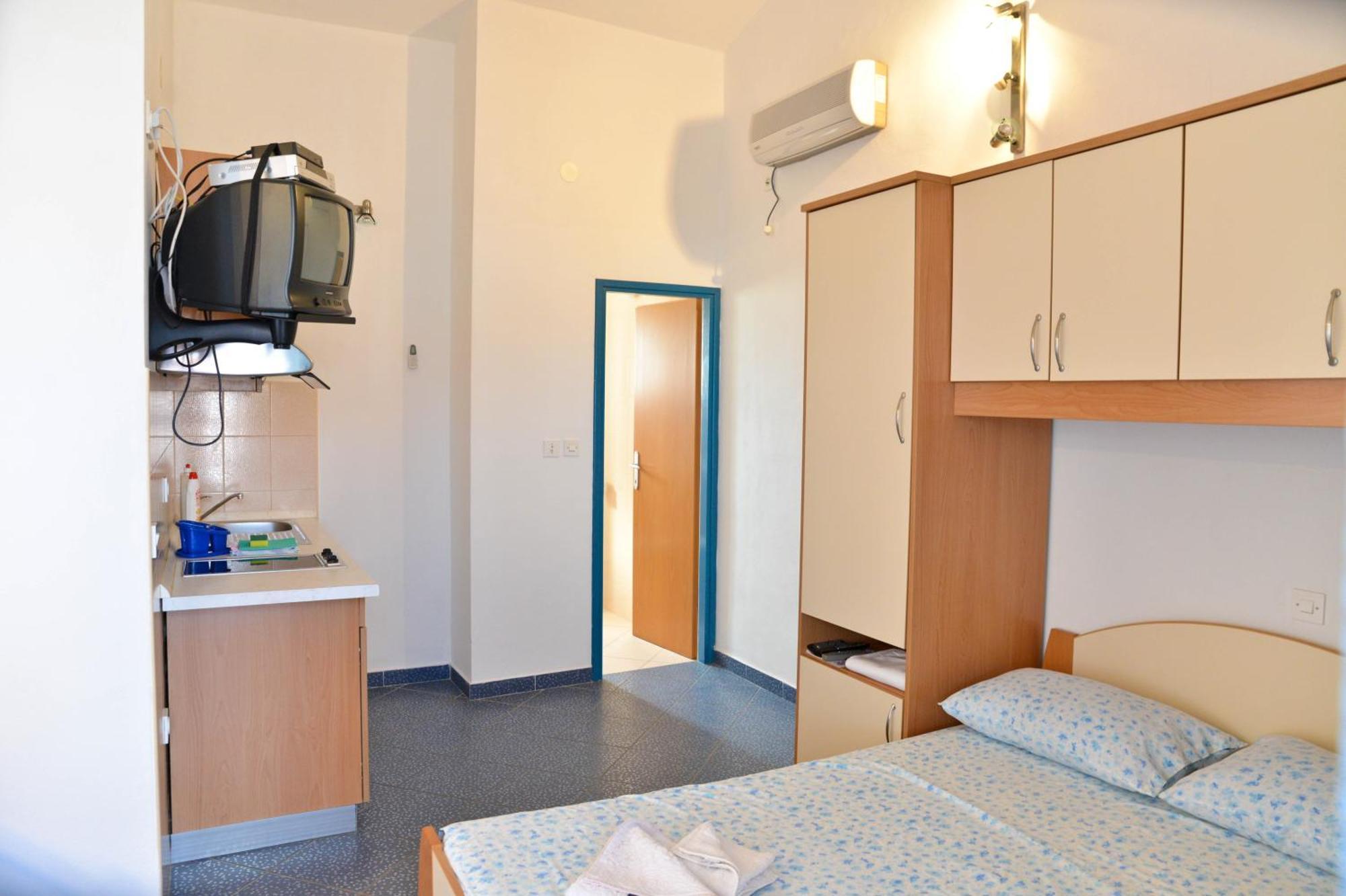 Apartments Lonic Kukljica Room photo