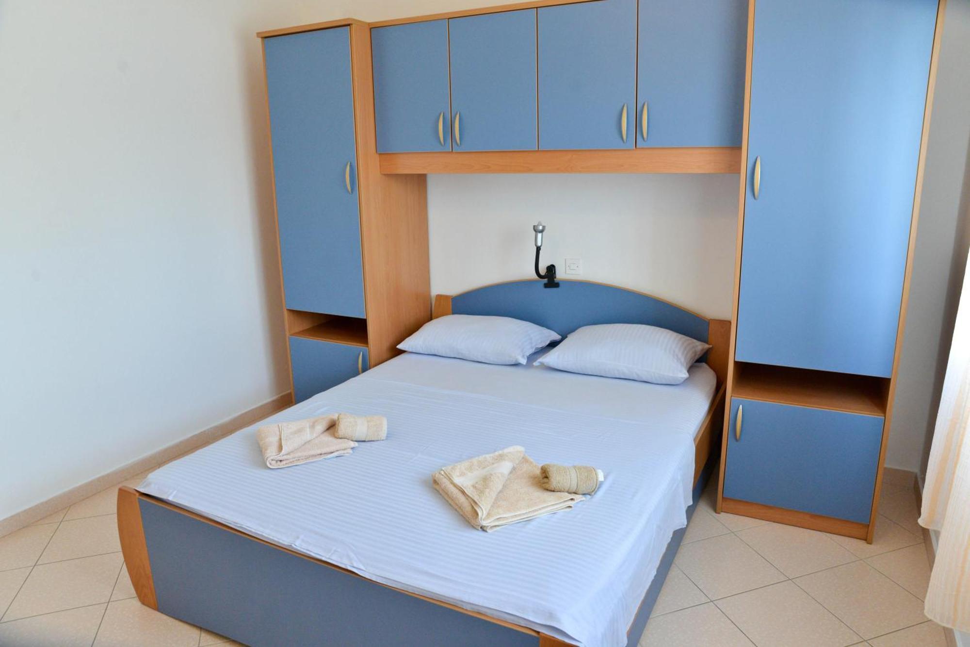 Apartments Lonic Kukljica Room photo